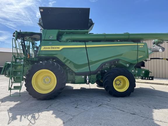 Image of John Deere X9 1000 equipment image 1