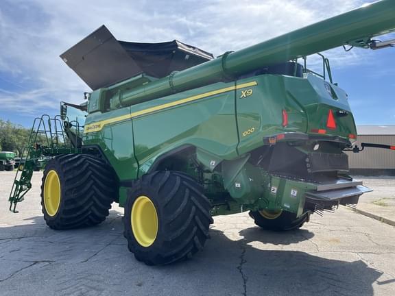 Image of John Deere X9 1000 equipment image 2