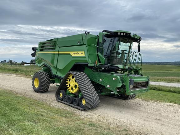 Image of John Deere X9 1000 equipment image 2