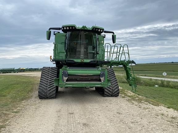 Image of John Deere X9 1000 equipment image 2