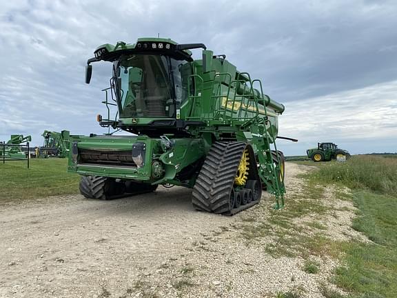 Image of John Deere X9 1000 equipment image 3