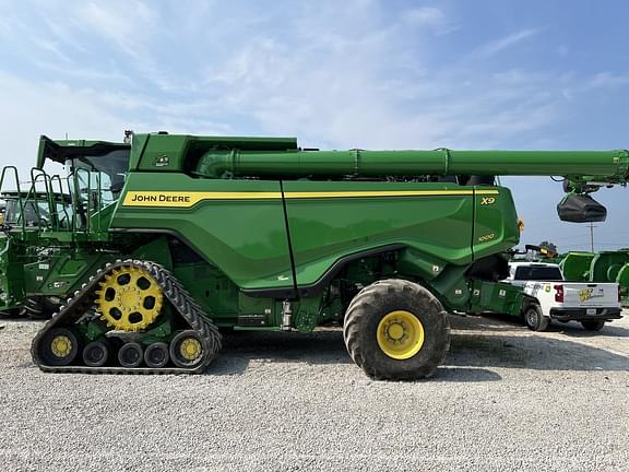 Image of John Deere X9 1000 equipment image 1