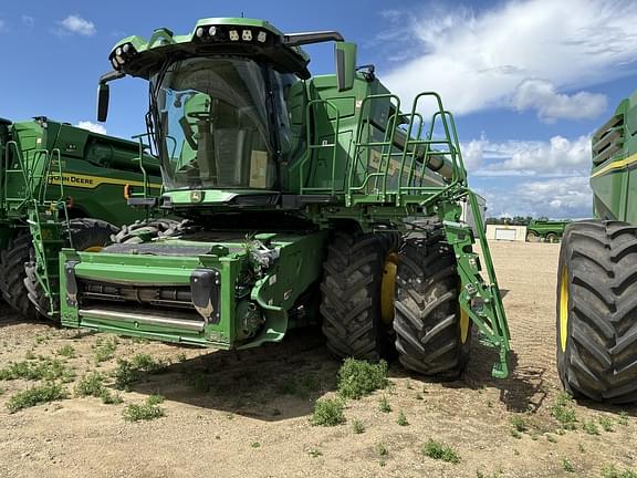 Image of John Deere X9 1000 equipment image 4