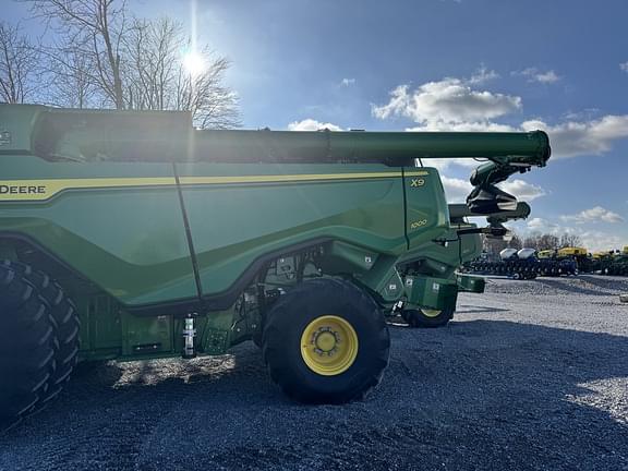 Image of John Deere X9 1000 equipment image 4