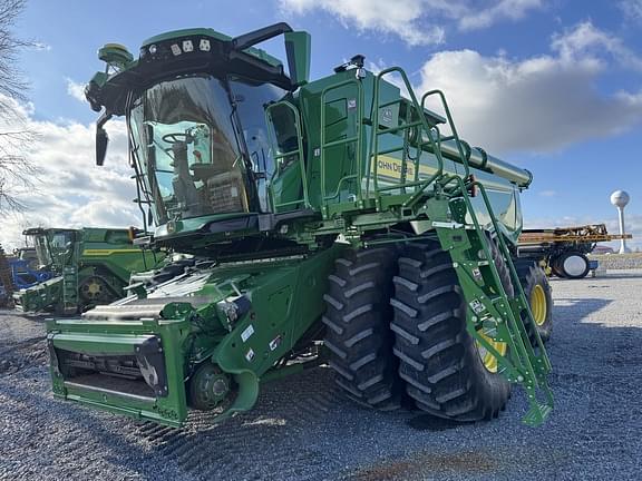 Image of John Deere X9 1000 equipment image 1