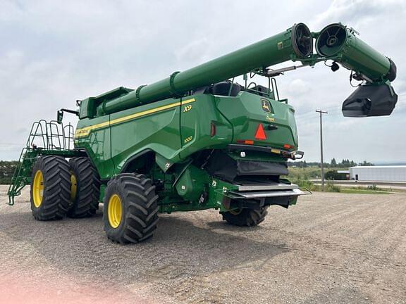 Image of John Deere X9 1000 equipment image 2