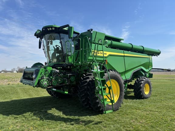 Image of John Deere X9 1000 equipment image 1