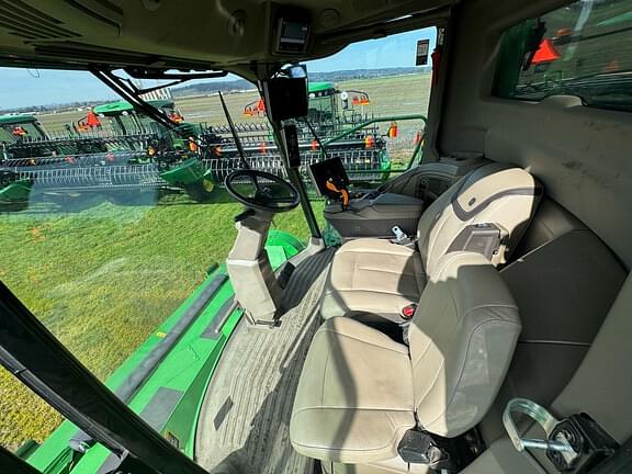 Image of John Deere X9 1000 equipment image 4