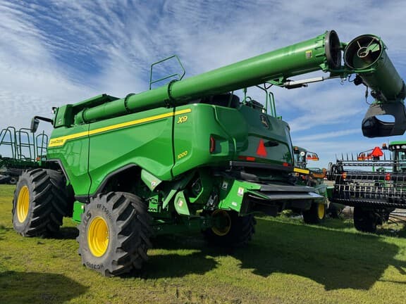 Image of John Deere X9 1000 equipment image 2