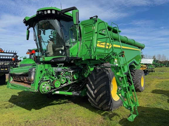 Image of John Deere X9 1000 equipment image 1