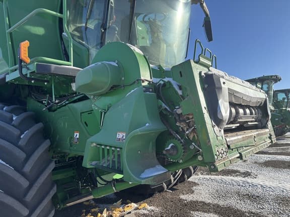 Image of John Deere X9 1000 equipment image 2