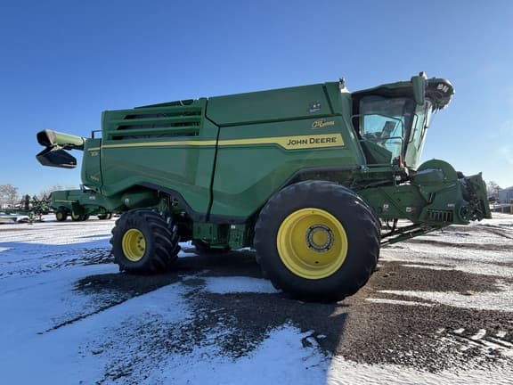 Image of John Deere X9 1000 equipment image 1