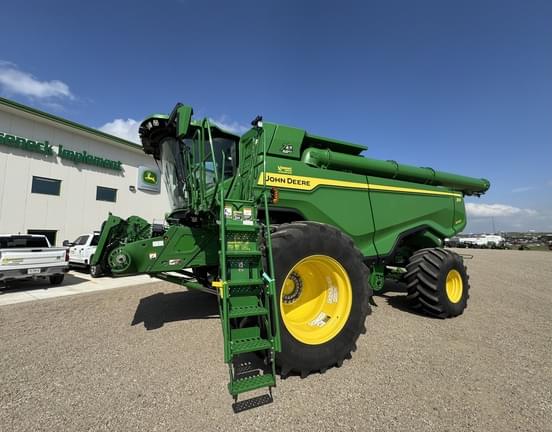 Image of John Deere X9 1000 equipment image 2