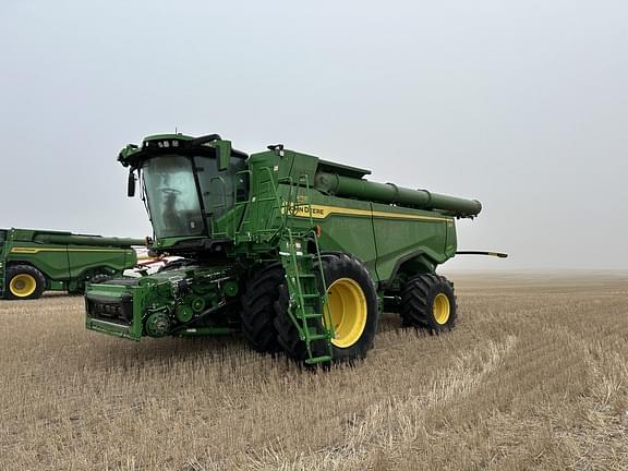 Image of John Deere X9 1000 equipment image 1