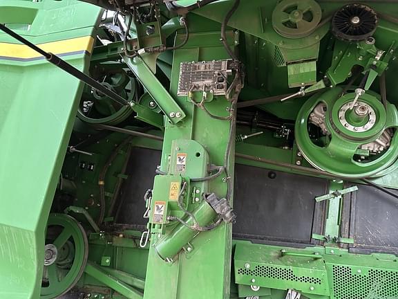 Image of John Deere X9 1000 equipment image 2