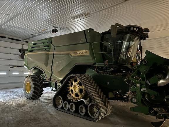 Image of John Deere X9 1000 equipment image 4