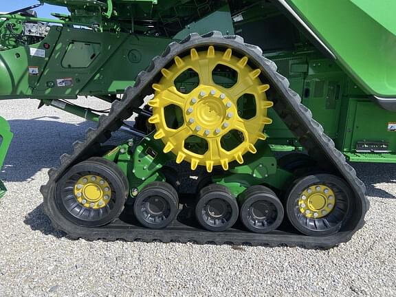 Image of John Deere X9 1000 equipment image 4