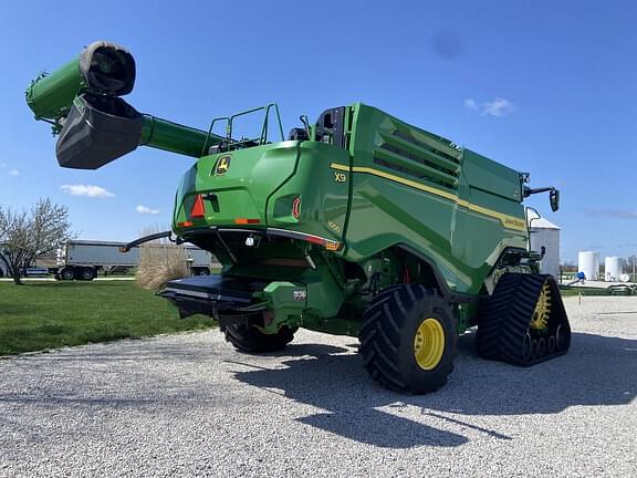 Image of John Deere X9 1000 equipment image 2