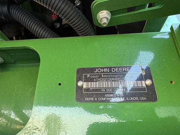 Image of John Deere X9 1000 equipment image 2