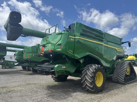 Image of John Deere X9 1000 equipment image 2