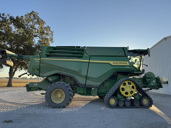 Image of John Deere X9 1000 equipment image 1