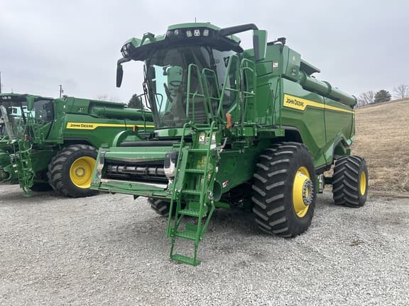 Image of John Deere X9 1000 equipment image 1