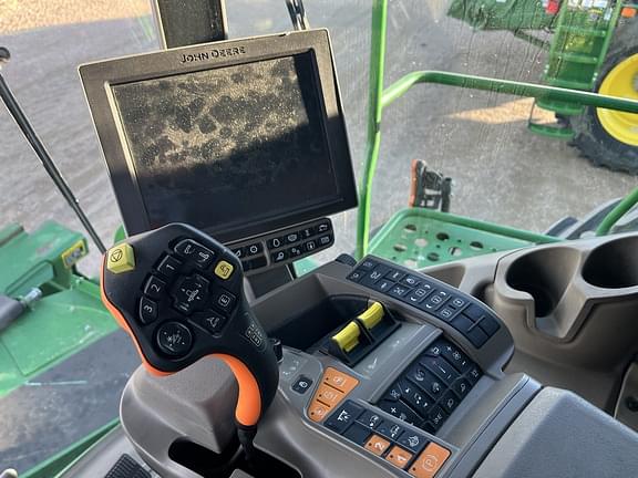 Image of John Deere X9 1000 equipment image 4