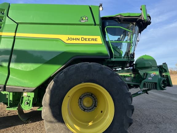 Image of John Deere X9 1000 equipment image 2
