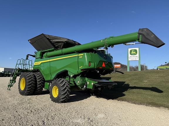 Image of John Deere X9 1000 equipment image 2