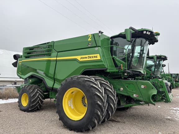 Image of John Deere X9 1000 equipment image 1