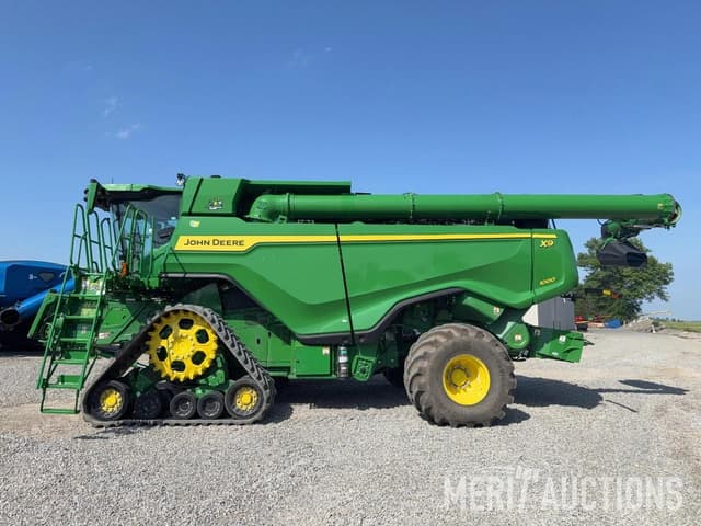 Image of John Deere X9 1000 equipment image 2