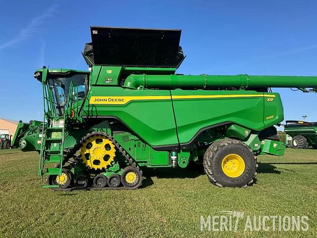 Image of John Deere X9 1000 equipment image 1