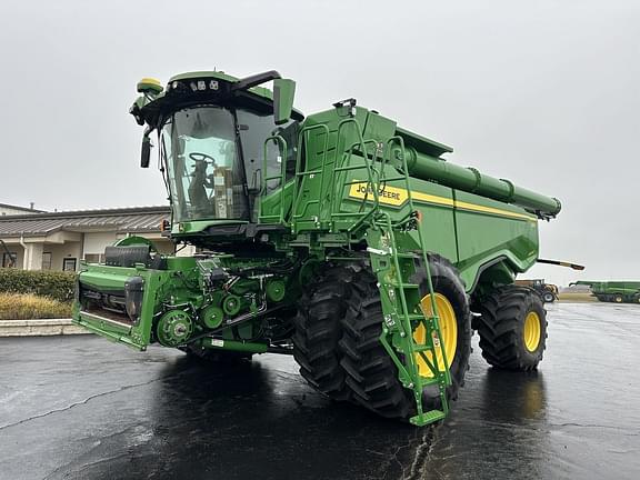 Image of John Deere X9 1000 equipment image 1