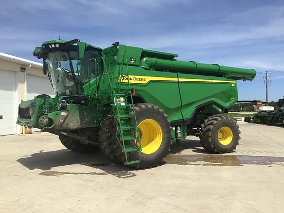 Image of John Deere X9 1000 equipment image 4