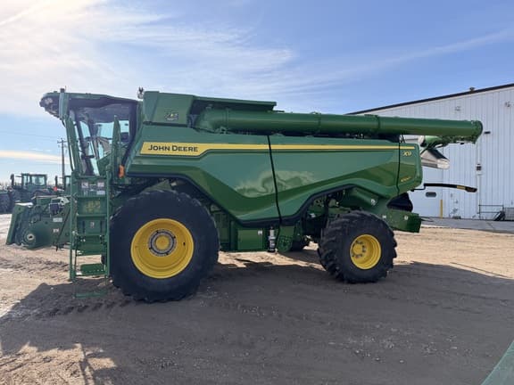 Image of John Deere X9 1000 equipment image 3