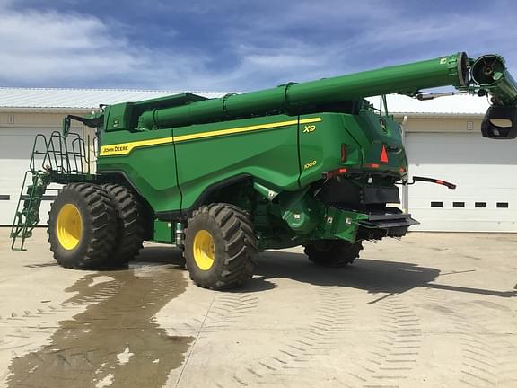 Image of John Deere X9 1000 equipment image 1