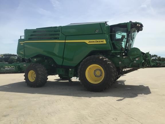 Image of John Deere X9 1000 equipment image 1