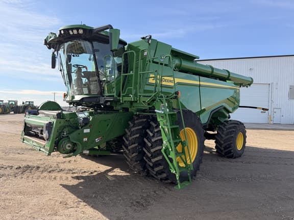 Image of John Deere X9 1000 equipment image 2