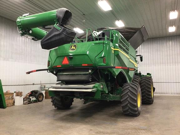 Image of John Deere X9 1000 equipment image 1