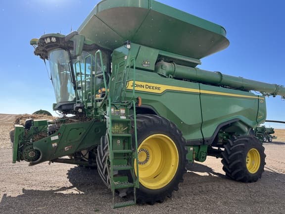 Image of John Deere X9 1000 equipment image 1