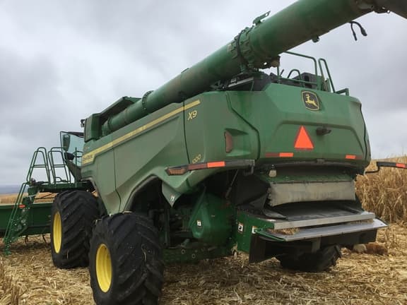 Image of John Deere X9 1000 equipment image 2
