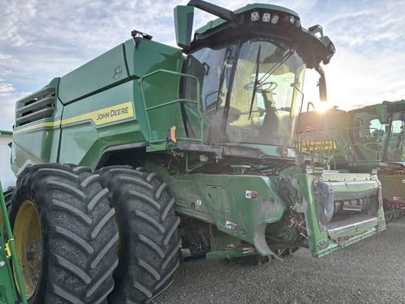 Image of John Deere X9 1000 equipment image 1