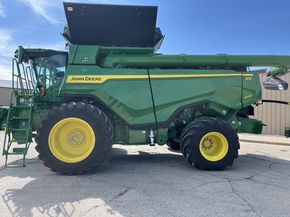 Image of John Deere X9 1000 equipment image 2