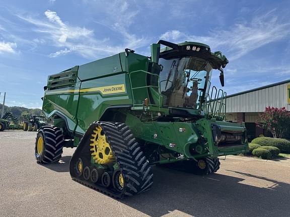 Image of John Deere X9 1000 equipment image 2