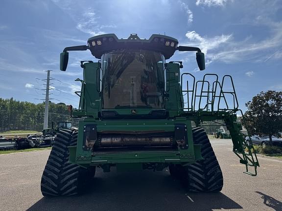Image of John Deere X9 1000 equipment image 1