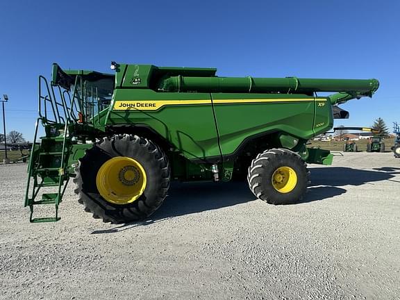 Image of John Deere X9 1000 equipment image 1