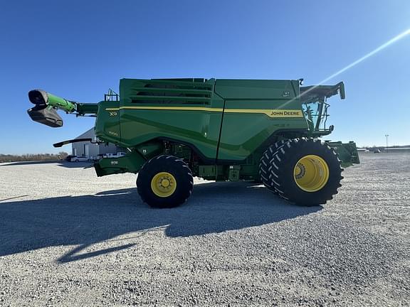 Image of John Deere X9 1000 equipment image 3
