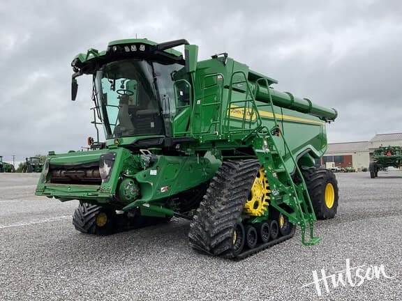 Image of John Deere X9 1000 equipment image 2