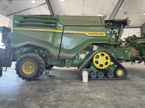 Image of John Deere X9 1000 equipment image 4