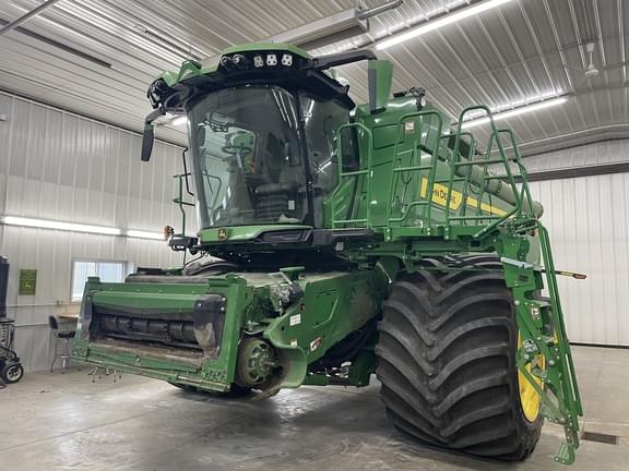 Image of John Deere X9 1000 equipment image 2